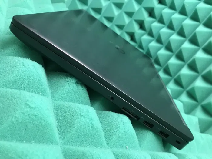 Ноутбук Б-клас Dell Latitude E5570 / 15.6" (1366x768) TN / Intel Core i5-6300U (2 (4) ядра по 2.4 - 3.0 GHz) / 8 GB DDR4 / 256 GB SSD / Intel HD Graphics 520 / WebCam / HDMI / Windows 10 ліцензія б/в - зображення 6