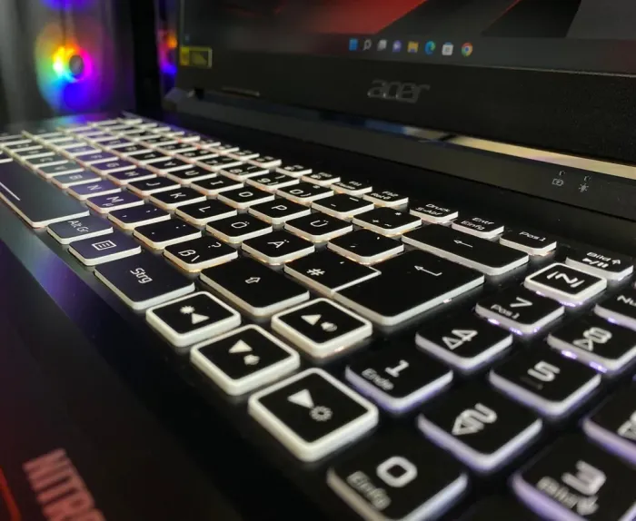 Ігровий ноутбук Acer Nitro 5 / 17.3" (1920x1080) IPS / Intel Core i7-10750H (6 (12) ядер по 2.6 - 5.0 GHz) / 16 GB DDR4 / 512 GB SSD / nVidia GeForce RTX 3060, 6 GB GDDR6, 192-bit / WebCam б/в - зображення 5