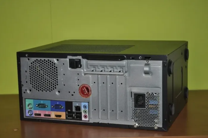 Комп'ютер Acer Veriton S4660G Tower / Intel Core i5-8400 (6 ядер по 2,8 - 4,0 ГГц) / 16 ГБ DDR4 / 256 ГБ SSD M.2 / Intel UHD Graphics 630 / Windows 11 Pro б/в - зображення 6