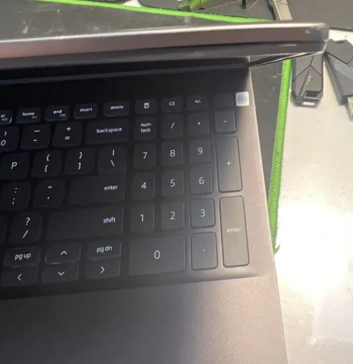 Ігровий ноутбук Б-клас Dell Vostro 7500 / 15.6" (1920x1080) IPS / Intel Core i5-10300H (4 (8) ядра по 2.5 - 4.5 GHz) / 16 GB DDR4 / 480 GB SSD / nVidia GeForce GTX 1650, 4 GB GDDR6, 128-bit / WebCam б/в - зображення 5