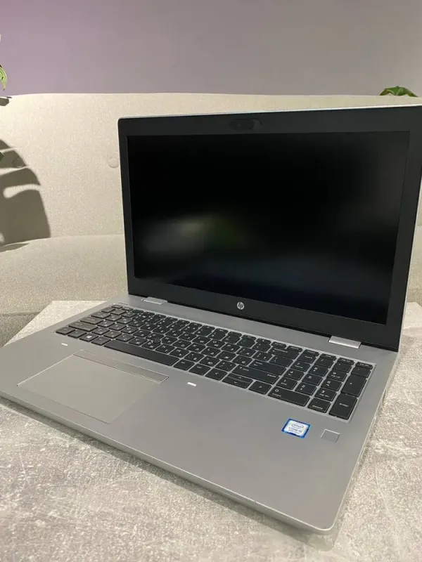 Ноутбук Б-клас HP ProBook 650 G6 / 15.6" (1920x1080) IPS / Intel Core i5-8265U (4 (8) ядра по 1.6 - 3.9 GHz) / 16 GB DDR4 / 256 GB SSD M.2 / Intel UHD Graphics 620 / WebCam / DVD-ROM / Win 11 б/в - зображення 2