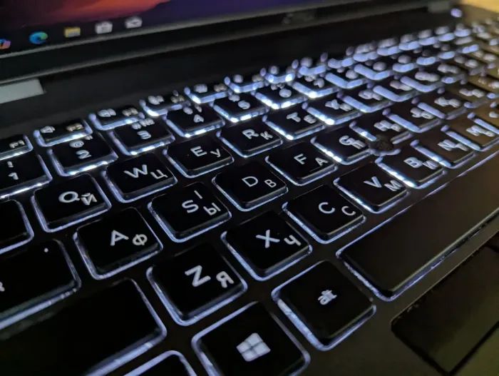 Ноутбук Dell Precision 3540 / 15.6" (1920x1080) IPS / Intel Core i5-8365U (4 (8) ядра по 1.6 - 4.1 GHz) / 16 GB DDR4 / 480 GB SSD / AMD Radeon Pro WX 2100, 2 GB GDDR5, 64-bit / WebCam / HDMI / Windows 10 б/в - зображення 6