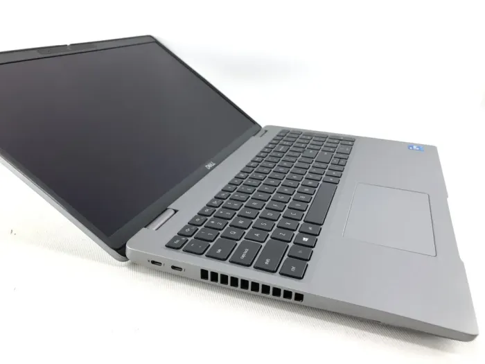 Ультрабук Dell Latitude 5520 / 15.6" (1920x1080) IPS / Intel Core i5-1135G7 (4 (8) ядра по 2.4 - 4.2 GHz) / 16 GB DDR4 / 240 GB SSD / Intel Iris Xe Graphics / WebCam б/в - зображення 3