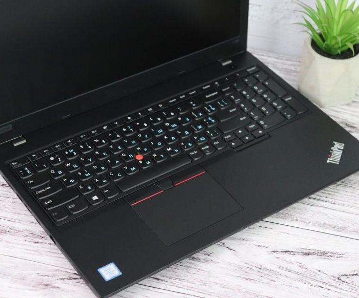 Ноутбук Lenovo ThinkPad L580 / 15.6" (1920x1080) IPS / Intel Core i5-8250U (4 (8) ядра по 1.6 - 3.4 GHz) / 8 GB DDR4 / 240 GB SSD M.2 / Intel UHD Grphics 620 / WebCam б/в - зображення 3