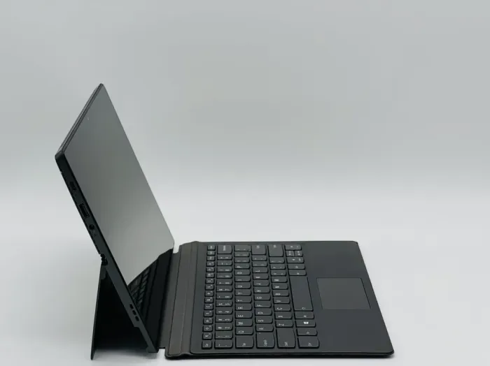 Нетбук Lenovo MIIX 520-12IKB / 12.2" (1920x1080) IPS Touch / Intel Core i5-8250U (4 (8) ядра по 1.6 - 3.4 GHz) / 8 GB DDR4 / 240 GB SSD / Intel UHD Graphics 620 / WebCam б/в - зображення 3