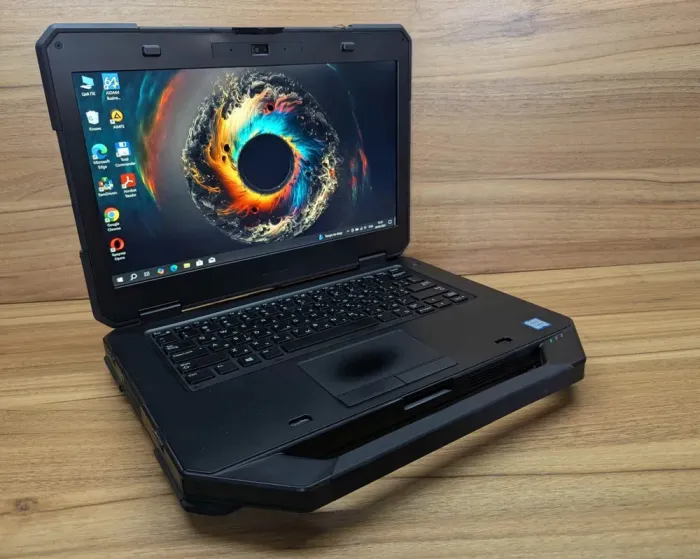 Захищений ноутбук Dell Latitude 14 Rugged 5414 / 14" (1920x1080) IPS / Intel Core i5-6300U (2 (4) ядра по 2.4 - 3.0 GHz) / 8 GB DDR4 / 256 GB SSD / Intel HD Graphics 520 / HDMI / WebCam / Windows 10 б/в - зображення 4