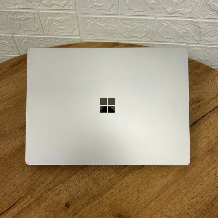 Ультрабук Б-клас Microsoft Surface Laptop 1 / 13.5" (2256x1504) IPS Touch / Intel Core i5-7200U (2 (4) ядра по 2.5 - 3.1 GHz) / 8 GB DDR4 / 256 GB SSD / Intel HD Graphics 620 / WebCam б/в - зображення 3
