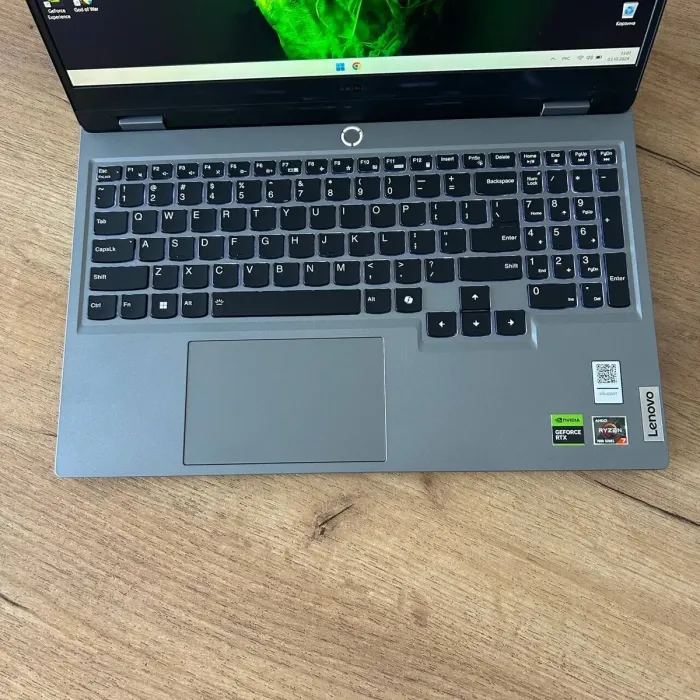 Ігровий ноутбук Lenovo LOQ 15ARP9 / 15.6" (1920x1080) IPS / AMD Ryzen 7 7435HS (8 (16) ядер по 3.1 - 4.5 GHz) / 16 GB DDR5 / 512 GB SSD / nVidia GeForce RTX 4070, 8 GB GDDR6, 128-bit / WebCam - зображення 7
