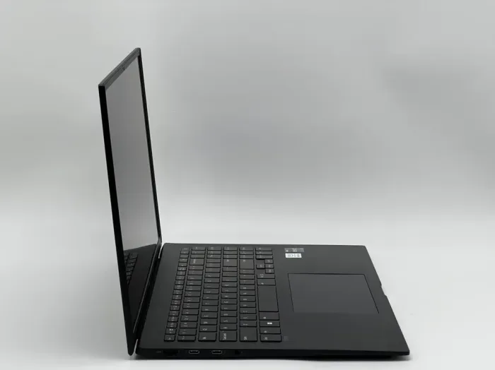 Ультрабук LG Gram 16Z90Q / 16" (2560x1600) IPS / Intel Core i7-1260P (12 (16) ядер по 3.4 - 4.7 GHz) / 16 GB DDR5 / 480 GB SSD / Intel Iris Xe Graphics / WebCam б/в - зображення 3
