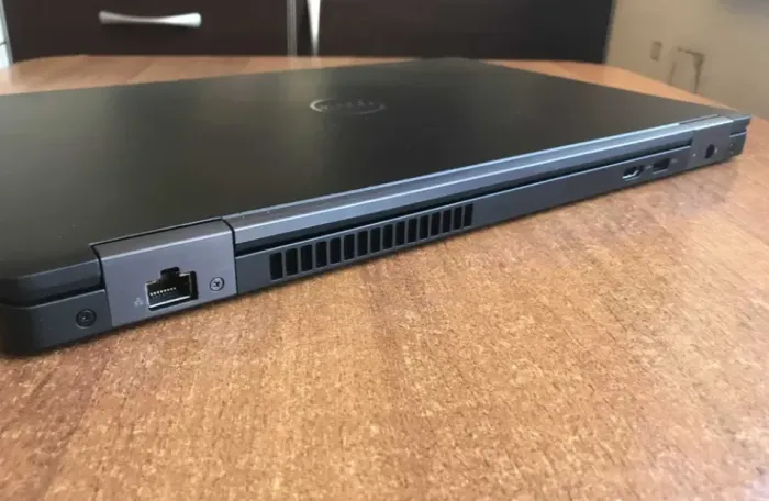 Ігровий ноутбук Dell Latitude 5580 / 15.6" (1920x1080) IPS / Intel Core i7-7820HQ (4 (8) ядра по 2.9 - 3.9 GHz) / 8 GB DDR4 / 256 GB SSD / nVidia GeForce 940MX, 2 GB GDDR5, 64-bit / WebCam б/в - зображення 8