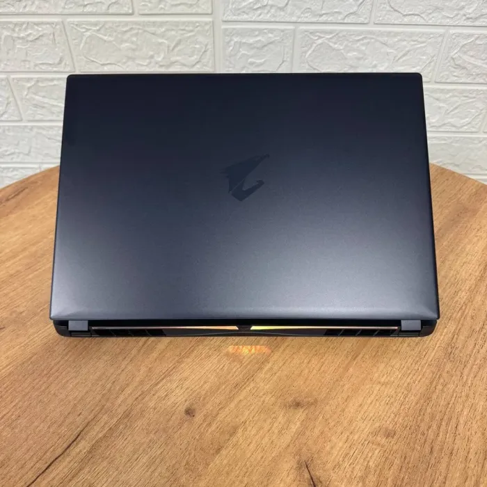 Ігровий ноутбук Gigabyte Aorus 16X 9SG / 16" (2560x1600) IPS / Intel Core i7-13650HX (14 (20) ядер по 3.6 - 4.9 GHz) / 32 GB DDR5 / 1000 GB SSD / nVidia GeForce RTX 4070, 8 GB GDDR6, 128-bit / WebCam б/в - зображення 3