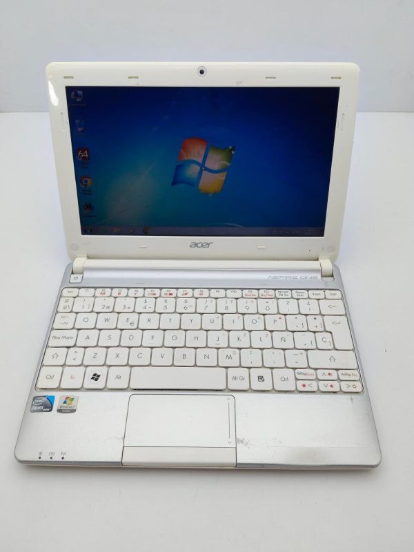 Нетбук Acer Aspire One 101 / 10.6" (1366x768) TN / Intel Atom N2600 (2 (4) ядра по 1.6 GHz) / 4 GB DDR3 / 160 GB HDD / Intel Graphics / WebCam б/в - зображення 2