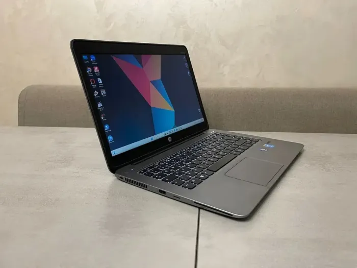 Ультрабук HP EliteBook Folio 1040 G1 / 14" (1600x900) TN / Intel Core i5-4310U (2 (4) ядра по 2.0 - 3.0 GHz) / 8 GB DDR3 / 256 GB SSD / Intel HD Graphics 4400 / DisplayPort / 4G LTE б/в - зображення 3