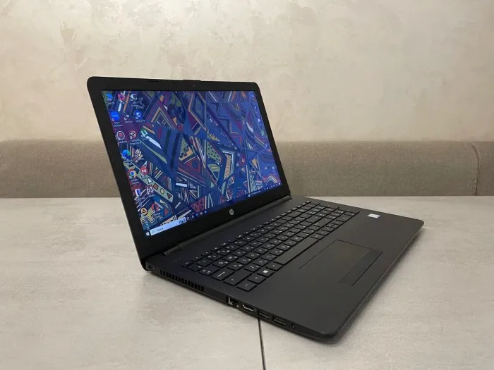 Ноутбук HP Pavilion 15-bs0xx / 15.6" (1366x768) TN / Intel Core i5-7200U (2 (4) ядра по 2.5 - 3.1 GHz) / 8 GB DDR4 / 128 GB SSD + 1000 GB HDD / Intel HD Graphics 620 / WebCam / HDMI б/в - зображення 4
