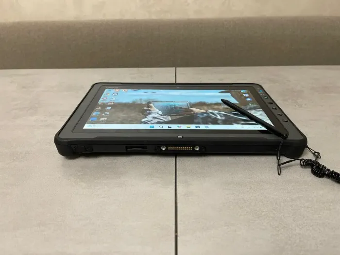 Захищений планшет Getac F110 G4 / 11.6" (1920x1080) IPS Touch / Intel Core i5-7200U (2 (4) ядра по 2.5 - 3.1 GHz) / 8 GB DDR4 / 256 GB SSD / Intel HD Graphics 620 / WebCam / Стилус / Два АКБ б/в - зображення 3