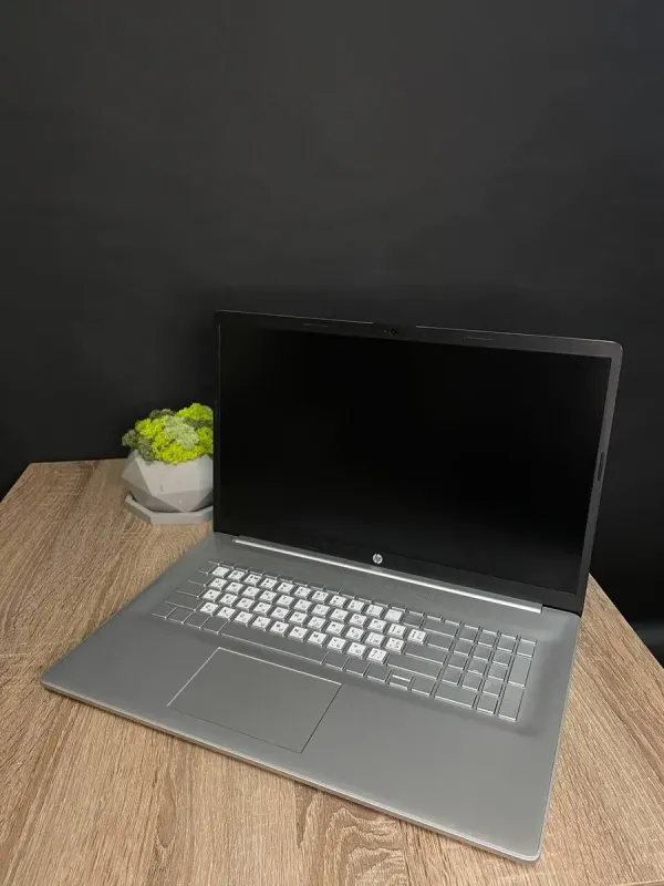 Ноутбук Б-клас HP 17-cp0279 / 17.3" (1920x1080) TN / AMD Ryzen 7 5700U (8 (16) ядер по 1.8 - 4.3 GHz) / 16 GB DDR4 / 512 GB SSD M.2 / AMD Radeon RX Vega 8 / WebCam / Win 11 б/в - зображення 2