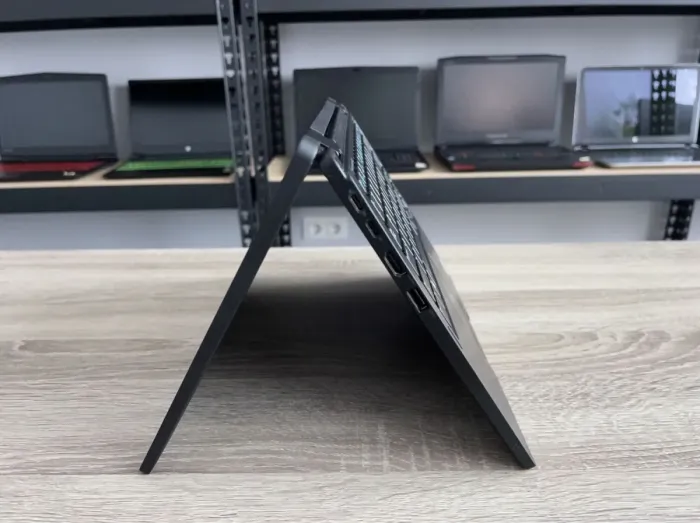 Ультрабук Б-клас Dell Latitude 7390 / 13.3" (1920x1080) TN / Intel Core i3-8130U (2 (4) ядра по 2.2 - 3.4 GHz) / 4 GB DDR3 / 512 GB SSD / Intel UHD Graphics 620 / WebCam / HDMI б/в - зображення 8