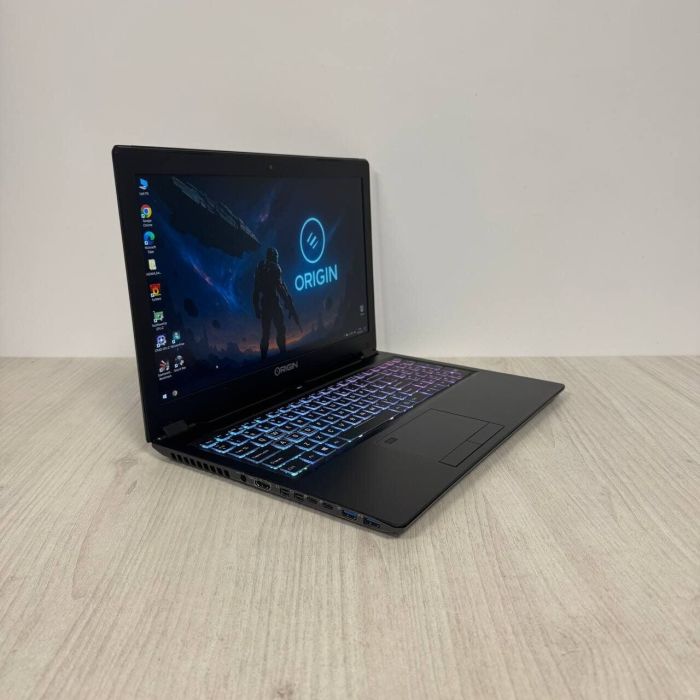 Ігровий ноутбук Б-класу Origin Evo 15-S P950ER-U / 15,6" (1920x1080) IPS / Intel Core i7-8750H (6 (12) ядер по 2,2 - 4,1 ГГц) / 16 ГБ DDR4 / 128 ГБ SSD + 500 ГБ HDD / nVidia GeForce GTX 1070 Max-Q, 8 ГБ GDDR5, 256-біт б/в - зображення 4