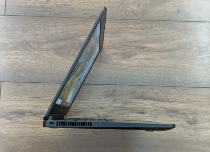 Ультрабук Dell Latitude E7470 / 14" (1920x1080) IPS / Intel Core i5-6300U (2 (4) ядра по 2.4 - 3.0 GHz) / 8 GB DDR4 / 256 GB SSD / Intel HD Graphics 520 / WebCam б/в - зображення 4