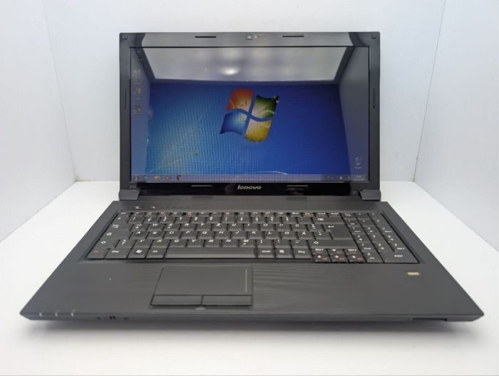 Ноутбук Lenovo B560 / 15.6" (1366x768) TN / Intel Core i3-350M (2 (4) ядра по 2.2 GHz) / 6 GB DDR3 / 320 GB HDD / Intel HD Graphics / WebCam / DVD-ROM б/в - зображення 2