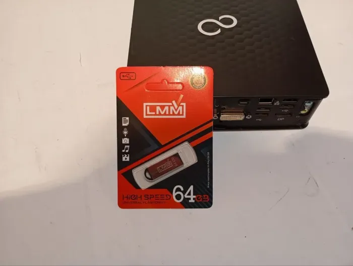 Неттоп Fujitsu Esprimo Q520 USFF / Intel Core i5-4440S (4 ядра по 2.8 - 3.3 GHz) / 8 GB DDR3 / 240 GB SSD / Intel HD Graphics 4600 б/в - зображення 6