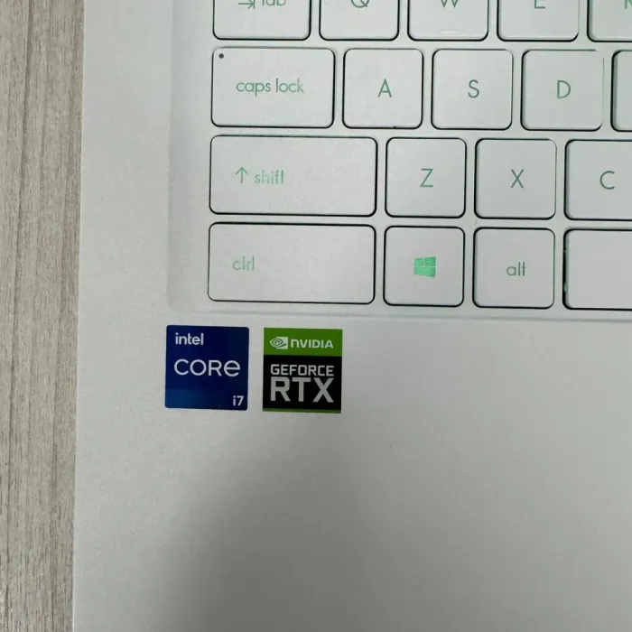 Ігровий ноутбук MSI Stealth 15M A11UEK White / 15.6" (1920x1080) IPS / Intel Core i7-11375H (4 (8) ядра по 3.0 - 5.0 GHz) / 32 GB DDR4 / 1000 GB SSD NVMe / nVidia GeForce RTX 3060, 6 GB GDDR6, 192-bit / WebCam б/в - зображення 8