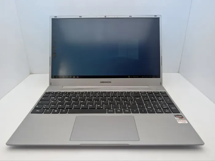 Ноутбук Medion Akoya E15301 / 15.6" (1920x1080) IPS / AMD Ryzen 7 3700U (4 (8) ядра по 2.3 - 4.0 GHz) / 8 GB DDR4 / 512 GB SSD M.2 / AMD Radeon RX Vega 10 Graphics / WebCam б/в - зображення 2