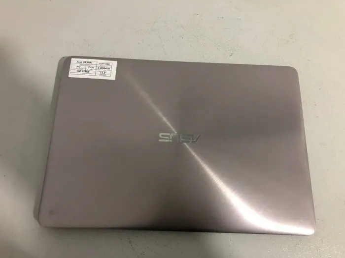 Ультрабук Asus ZenBook UX330C / 13.3" TN / Core m3-7Y30 (2(4) ядра по 1-2.6GHz) / 4GB DDR4 / 128 GB SSD / HD Graphics 615 / WebCam / Micro-HDMI б/в - зображення 5