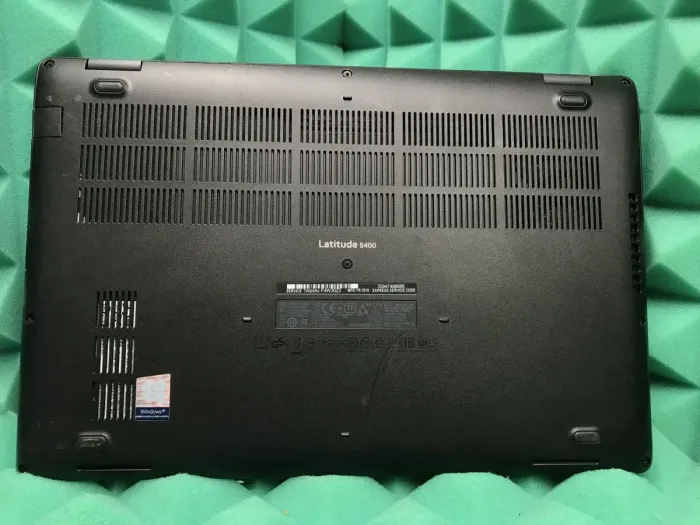 Ультрабук Б-клас Dell Latitude 5400 / 14" (1920x1080) IPS / Intel Core i5-8265U (4 (8) ядра по 1.6 - 3.9 GHz) / 8 GB DDR4 / 256 GB SSD / Intel UHD Graphics 620 / WebCam / USB 3.1 / HDMI / Windows 10 б/в - зображення 9