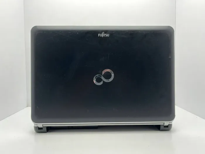 Ноутбук Б-клас Fujitsu LifeBook LH531 / 14’’ (1366x768) TN / Intel Core i5-2430M (2 (4) ядра по 2.4 - 3.0 GHz) / 4 GB DDR3 / 500 GB HDD / Intel HD Graphics 3000 / WebCam / Без батареї б/в - зображення 5