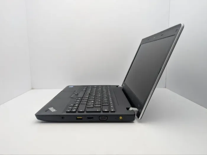Ноутбук Lenovo ThinkPad E330 / 13.3" (1366x768) TN / Intel Core i3-3120M (2 (4) ядра по 2.5 GHz) / 6 GB DDR3 / 250 GB HDD / Intel HD Graphics 4000 / WebCam / АКБ не тримає заряд б/в - зображення 4