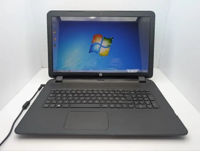Ноутбук Б-клас HP 17-155nb / 17.3" (1600x900) TN / AMD A6-6310 (4 ядра по 2.4 GHz) / 8 GB DDR3 / 1000 GB HDD / AMD Radeon R4 Graphics / WebCam / DVD-ROM б/в - зображення 2