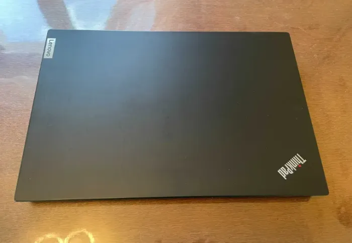 Робоча станція Б-клас Lenovo ThinkPad P15v / 15.6" (1920x1080) IPS / Intel Core i7-10850H (6 (12) ядер по 2.7 - 5.1 GHz) / 32 GB DDR4 / 256 GB SSD / nVidia Quadro P620, 4 GB GDDR5, 128-bit / WebCam б/в - зображення 3