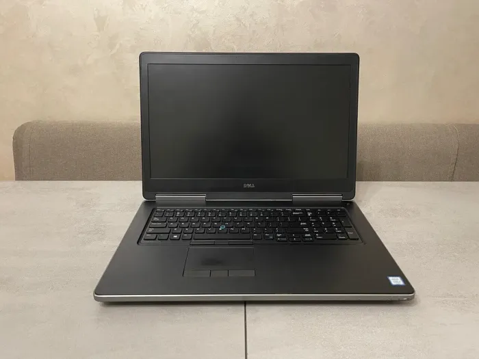 Мобільна робоча станція Dell Precision 7720 / 17,3" (1600x900) TN / Intel Core i7-7820HQ (4 (8) ядра по 2,9 - 3,9 ГГц) / 16 ГБ DDR4 / 256 ГБ SSD + 1000 ГБ HDD / nVidia Quadro M1200, 4 ГБ GDDR5, 128-біт б/в - зображення 2