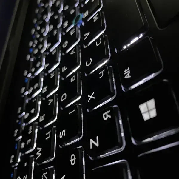 Мобільна робоча станція Б-клас Dell Precision 3530 / 15.6" (1920x1080) IPS / Intel Core i7-8850H (6 (12) ядер по 2.6 - 4.3 GHz) / 16 GB DDR4 / 512 GB SSD / nVidia Quadro P600, 4 GB GDDR5, 128-bit / WebCam / HDMI б/в - зображення 6