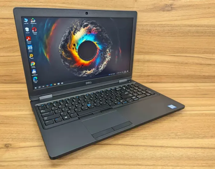 Мобільна робоча станція Dell Precision 3530 / 15,6" (1920x1080) IPS / Intel Core i7-8850H (6 (12) ядра по 2,6 - 4,3 ГГц) / 32 ГБ DDR4 / 512 ГБ SSD / nVidia Quadro P600, 4 ГБ GDDR5, 128-біт / WebCam / HDMI / Windows 10 б/в - зображення 4