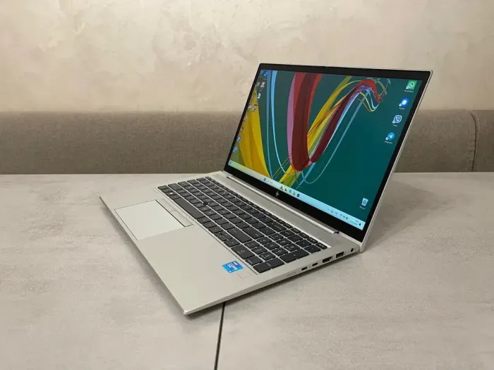 Ультрабук HP EliteBook 850 G8 / 15.6" (1920x1080) IPS Touch / Intel Core i5-1145G7 (4 (8) ядра по 2.6 - 4.4 GHz) / 16 GB DDR4 / 256 GB SSD / Intel Iris Xe Graphics / WebCam / HDMI б/в - зображення 3