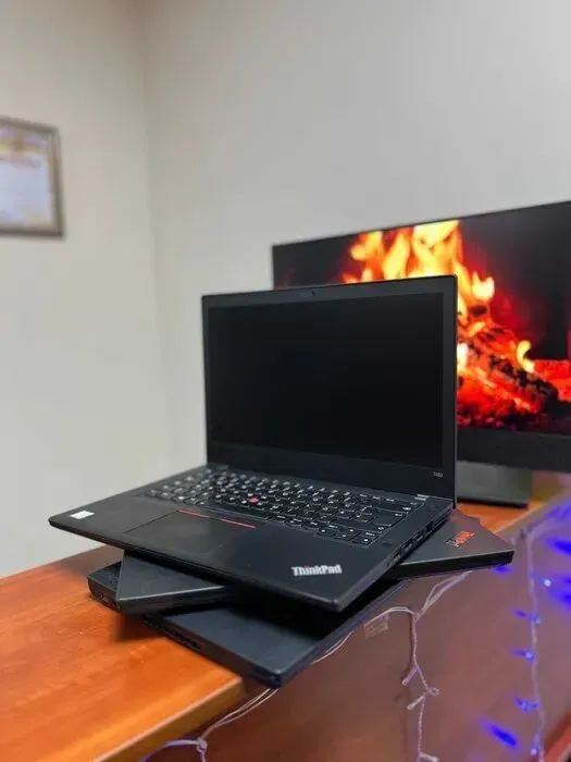 Ультрабук Lenovo ThinkPad T480 / 14" (1920x1080) IPS / Intel Core i5-7200U (2 (4) ядра по 2.5 - 3.1 GHz) / 16 GB DDR4 / 512 GB SSD / Intel UHD Graphics 620 / WebCam / Windows 10 б/в - зображення 4