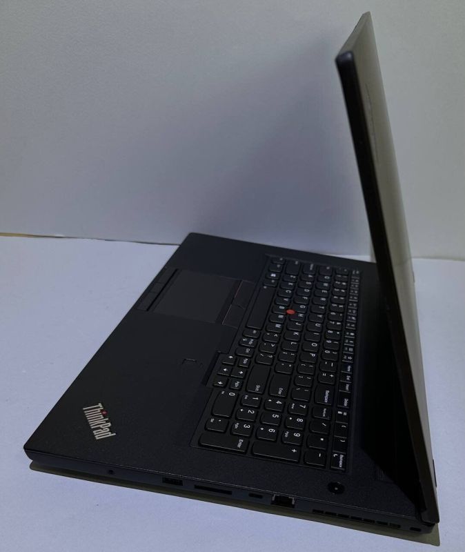 Мобільна робоча станція Lenovo ThinkPad P73 / 17.3" (1920x1080) IPS / Intel Core i7-9750H (6 (12) ядер по 2.6 - 4.5 GHz) / 32 GB DDR4 / 256 GB SSD + 256 GB SSD / nVidia Quadro RTX 3000, 6 GB GDDR6, 192-bit / WebCam / Win 11 Pro б/в - зображення 4