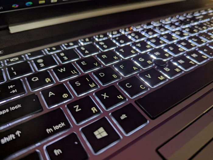 Мобільна робоча станція HP zBook 15 G5 / 15,6" (1920x1080) IPS / Intel Core i7-8850H (6 (12) ядра по 2,6 - 4,3 ГГц) / 16 ГБ DDR4 / 500 ГБ SSD / nVidia Quadro P2000, 4 ГБ GDDR5, 128-біт / WebCam / TouchID / Windows 10 б/в - зображення 6