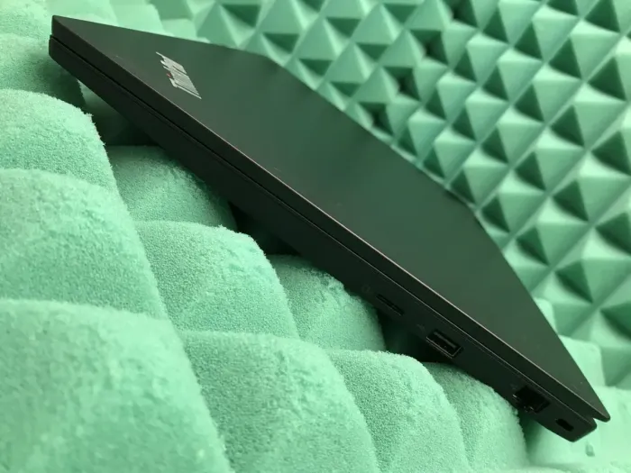 Ноутбук Б-клас Lenovo ThinkPad E590 / 15.6" (1366x768) TN / Intel Core i3-8145U (2 (4) ядра по 2.1 - 3.9 GHz) / 8 GB DDR4 / 256 GB SSD / Intel UHD Graphics 620 / WebCam / USB 3.1 / HDMI б/в - зображення 6