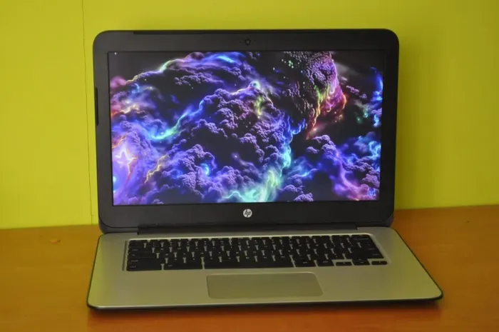 Ноутбук Б-клас HP ChromeBook 14 G4 / 14" (1366x768) TN / Intel Celeron N2840 (2 ядра по 2.16 - 2.58 GHz) / 4 GB DDR3 / 16 GB eMMC / Intel HD Graphics / WebCam / Chrome OS б/в - зображення 5