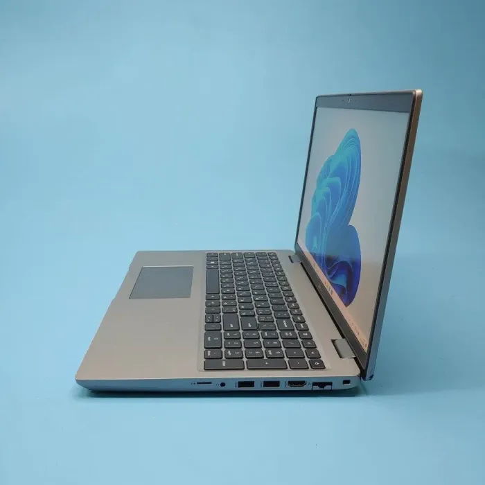 Ультрабук Б-клас Dell Precision 3571 / 15.6" (1920x1080) IPS / Intel Core i5-12600H (12 (16) ядер по 2.7 - 4.5 GHz) / 16 GB DDR5 / 256 GB SSD / Intel Iris Xe Graphics / WebCam / Win 11 Pro б/в - зображення 5