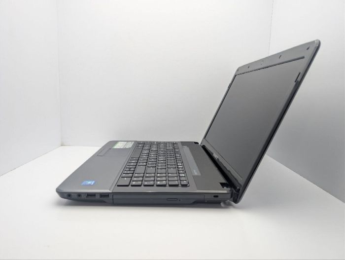 Ноутбук Gigabyte Q2532 / 15.6" (1366x768) TN / Intel Core i3-2348M (2 (4) ядра по 2.3 GHz) / 6 GB DDR3 / 320 GB HDD / Intel HD Graphics 3000 / WebCam / DVD-ROM б/в - зображення 5
