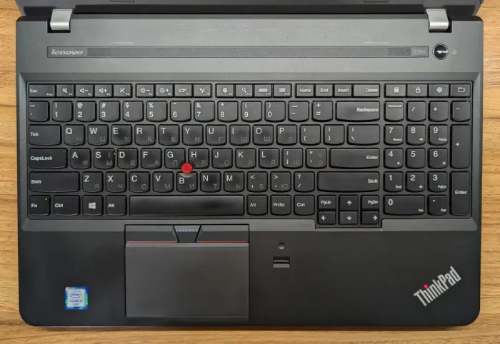 Ноутбук Б-клас Lenovo ThinkPad E560 / 15.6" (1366x768) TN / Intel Core i5-6200U (2 (4) ядра по 2.3 - 2.8 GHz) / 8 GB DDR3 / 240 GB SSD / Intel HD Graphics 520 / WebCam / TouchID / Windows 10 б/в - зображення 4