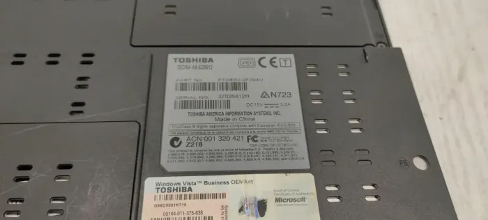 Ноутбук Toshiba Tecra A8 / 15.4" (1280x800) TN / Intel Core 2 Duo T5500 (2 ядра по 1.66 GHz) / 4 GB DDR2 / 160 GB HDD / Intel GMA 950 Graphics / Без АКБ б/в - зображення 8