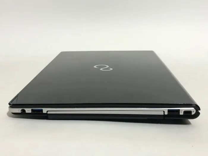 Ноутбук Б-клас Fujitsu LifeBook S935 / 13.3" (1920x1080) IPS / Intel Core i5-5300U (2 (4) ядра 2.3 - 2.9 GHz) / 8 GB DDR3 / 256 GB SSD / Intel HD Graphics 5500 / WebCam / Win 10 Pro б/в - зображення 5