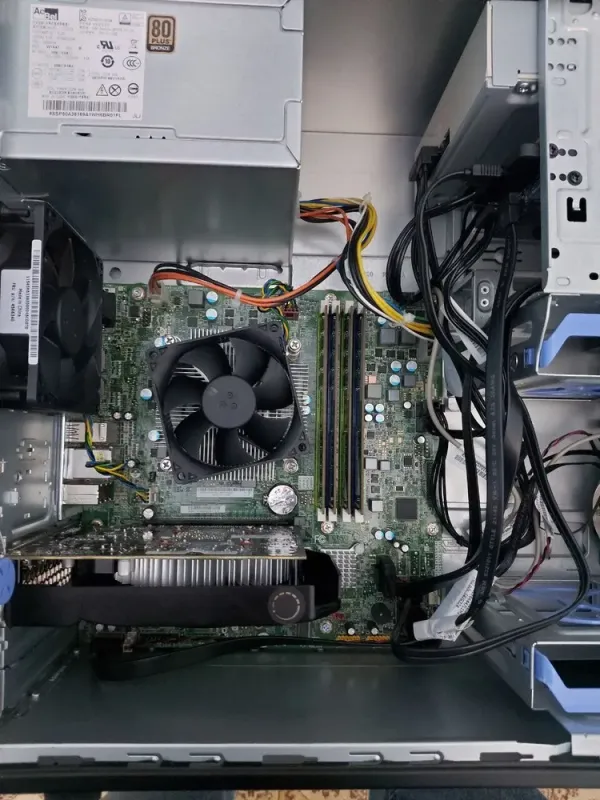 Комплект: Lenovo ThinkCentre M800 Tower / Intel Core i5-6500 (4 ядра по 3.2 - 3.6 GHz) / 16 GB DDR4 / 128 GB SSD + 512 GB SSD / nVidia GeForce GTX 1050 Ti, 4 GB GDDR5, 128-bit / DVD-ROM + Монітор LG 24MB37PM-B / 24" (1920x1080) IPS + Кабелі DVI та жив б/в - зображення 4