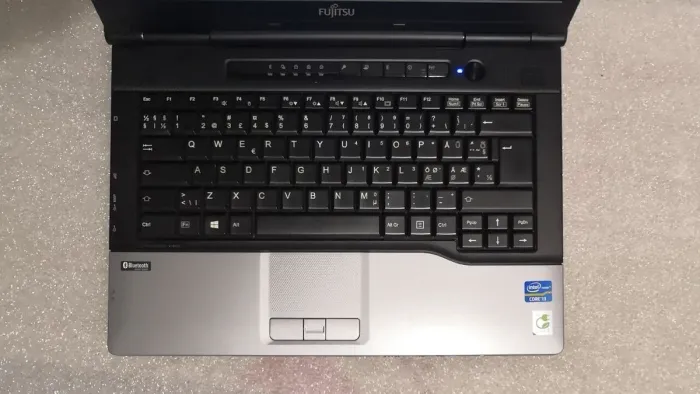 Ноутбук Fujitsu Lifebook S752 / 14" TN / Core i3-2328M (2(4) ядра по 2.2GHz) / 4GB DDR3 / 320GB HDD / HD Graphics 3000 / WebCam / DVD-ROM б/в - зображення 3