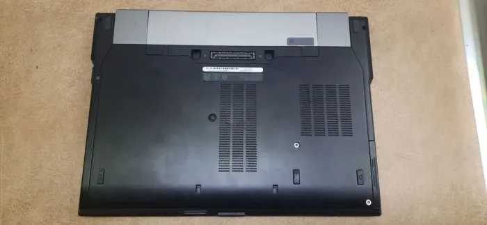 Ноутбук Dell Latitude E6410 / 14" (1440x900) TN / Intel Core i7-640M (2 (4) ядра по 2.8 - 3.46 GHz) / 8 GB DDR3 / 320 GB HDD / nVidia NVS 3100M, 512 MB DDR3, 64-bit / WebCam б/в - зображення 7